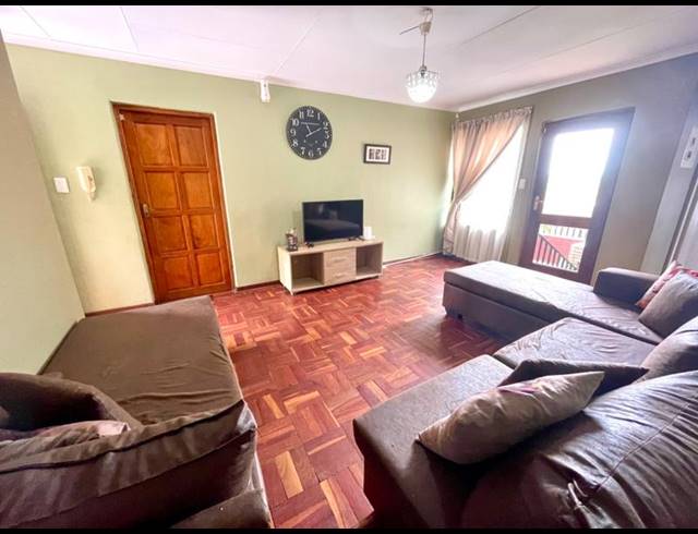 2 BEDROOM TOWNHOUSE FOR SALE IN RANGEVIEW